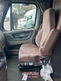 2020 Freightliner Cascadia CA125SLP 6X4 T/A SLEE