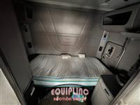 2017 Peterbilt 579 6X4 T/A SLEEPER TRUCK TRAC