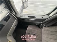 2017 Peterbilt 579 6X4 T/A SLEEPER TRUCK TRAC