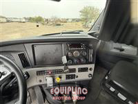 2022 Freightliner CASCADIA 6X4 T/A SLEEPER TRUCK