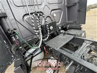 2022 Freightliner CASCADIA 6X4 T/A SLEEPER TRUCK