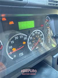 2017 Freightliner CASCADIA 6X4 T/A SLEEPER TRUCK