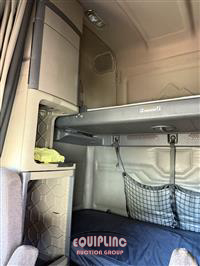 2017 Freightliner CASCADIA 6X4 T/A SLEEPER TRUCK