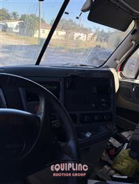 2017 Freightliner CASCADIA 6X4 T/A SLEEPER TRUCK