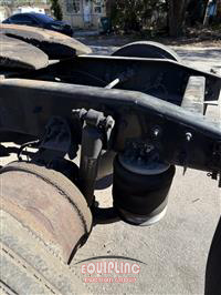 2017 Freightliner CASCADIA 6X4 T/A SLEEPER TRUCK