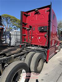 2017 Freightliner CASCADIA 6X4 T/A SLEEPER TRUCK