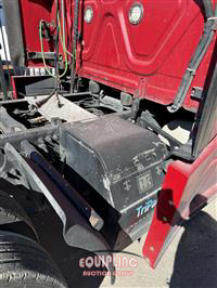 2017 Freightliner CASCADIA 6X4 T/A SLEEPER TRUCK