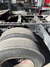 2017 Freightliner CASCADIA 6X4 T/A SLEEPER TRUCK