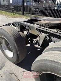 2017 Freightliner CASCADIA 6X4 T/A SLEEPER TRUCK