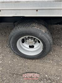 2005 Chevrolet EXPRESS 3500 4X2 S/A BOX TRUCK