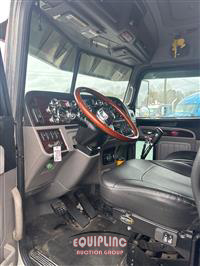 2019 Peterbilt 389 6x4 T/A SLEEPER TRUCK TRAC
