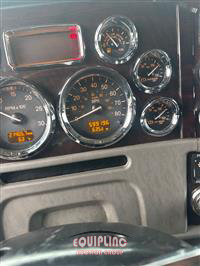 2019 Peterbilt 389 6x4 T/A SLEEPER TRUCK TRAC