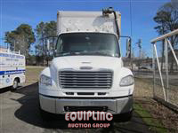 2006 Freightliner M2106 T/A BOX TRUCK W/100 PSIG