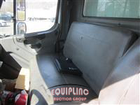 2006 Freightliner M2106 T/A BOX TRUCK W/100 PSIG