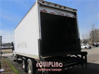2006 Freightliner M2106 T/A BOX TRUCK W/100 PSIG