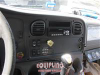 2006 Freightliner M2106 T/A BOX TRUCK W/100 PSIG