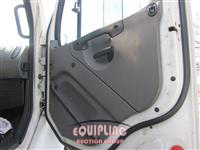 2006 Freightliner M2106 T/A BOX TRUCK W/100 PSIG