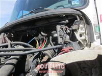 2006 Freightliner M2106 T/A BOX TRUCK W/100 PSIG