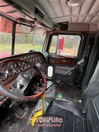 2004 Peterbilt 379 6X4 T/A SLEEPER TRUCK TRAC