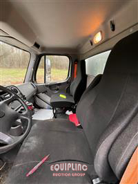 2019 Freightliner M2 4X2 S/A 26FT NON CDL BOX TR