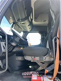 2019 Freightliner CASCADIA 6X4 T/A SLEEPER TRUCK