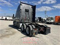 2019 Freightliner CASCADIA 6X4 T/A SLEEPER TRUCK