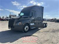 2019 Freightliner CASCADIA 6X4 T/A SLEEPER TRUCK