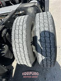 2019 Freightliner CASCADIA 6X4 T/A SLEEPER TRUCK