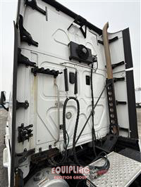 2017 Freightliner CASCADIA 125 6X4 T/A SLEEPER T