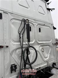 2018 Freightliner CASCADIA 125 6X4 T/A SLEEPER T