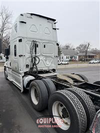 2018 Freightliner CASCADIA 125 6X4 T/A SLEEPER T