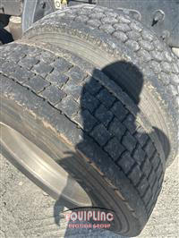 2017 Peterbilt 579 6X4 T/A MID ROOF TRUCK TRA