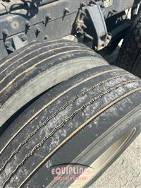 2017 Peterbilt 579 6X4 T/A MID ROOF TRUCK TRA