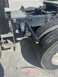 2017 Peterbilt 579 6X4 T/A MID ROOF TRUCK TRA