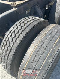 2017 Peterbilt 579 6X4 T/A MID ROOF TRUCK TRA