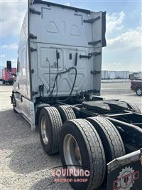 2019 Freightliner CASCADIA 6X4 T/A SLEEPER TRUCK