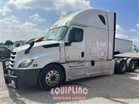 2019 Freightliner CASCADIA 6X4 T/A SLEEPER TRUCK