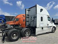 2019 Freightliner CASCADIA 6X4 T/A SLEEPER TRUCK