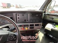 2019 Freightliner CASCADIA 6X4 T/A SLEEPER TRUCK