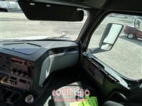 2019 Freightliner CASCADIA 6X4 T/A SLEEPER TRUCK