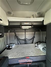 2019 Freightliner CASCADIA 6X4 T/A SLEEPER TRUCK