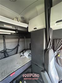 2019 Freightliner CASCADIA 6X4 T/A SLEEPER TRUCK