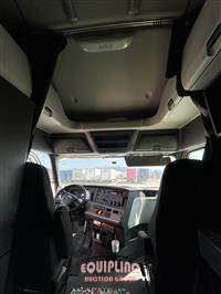 2019 Freightliner CASCADIA 6X4 T/A SLEEPER TRUCK