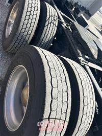 2019 Freightliner CASCADIA 6X4 T/A SLEEPER TRUCK