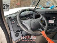 2019 Freightliner CASCADIA 6X4 T/A SLEEPER TRUCK