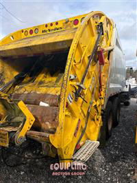 2009 International 7600 6X4 T/A GARBAGE TRUCK