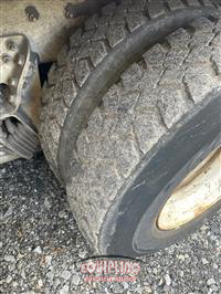 2009 International 7600 6X4 T/A GARBAGE TRUCK