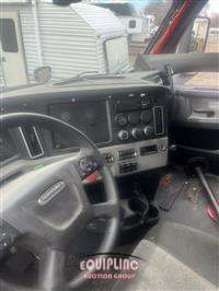 2018 Freightliner CASCADIA 6X4 T/A SLEEPER TRUCK