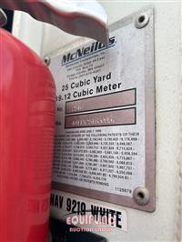 2009 International 7600 6X4 T/A GARBAGE TRUCK