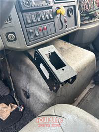 2009 International 7600 6X4 T/A GARBAGE TRUCK